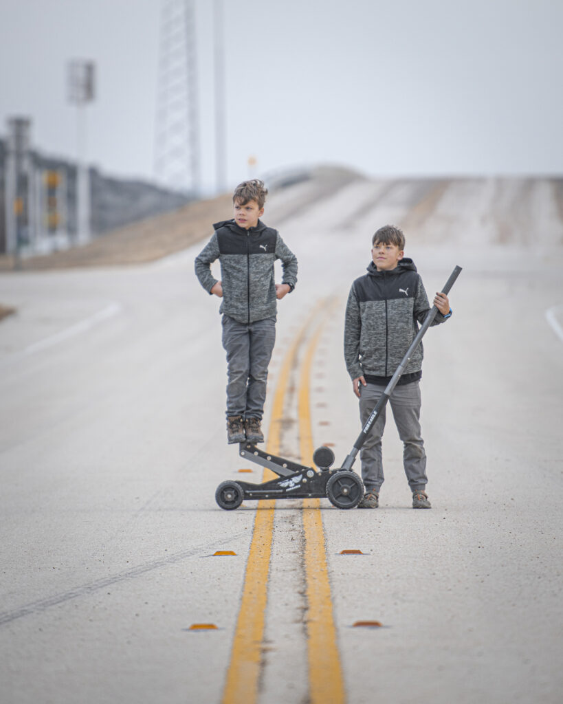 The pro eagle 3 ton offroad jack for diesel truck overlanding